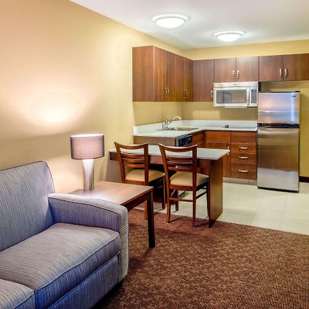 Microtel Inn & Suites By Wyndham Red Deer Penhold Exterior foto
