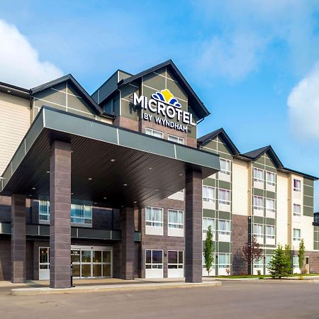 Microtel Inn & Suites By Wyndham Red Deer Penhold Exterior foto
