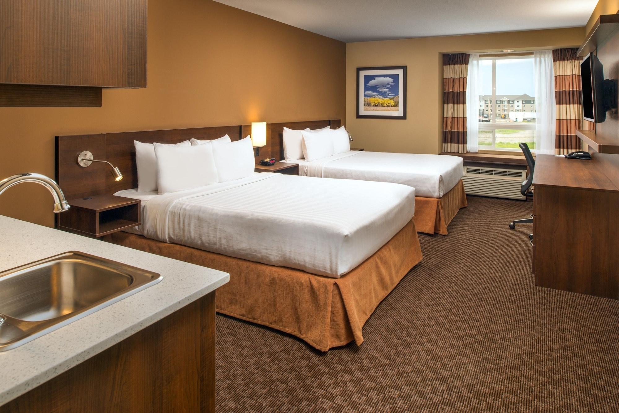 Microtel Inn & Suites By Wyndham Red Deer Penhold Exterior foto