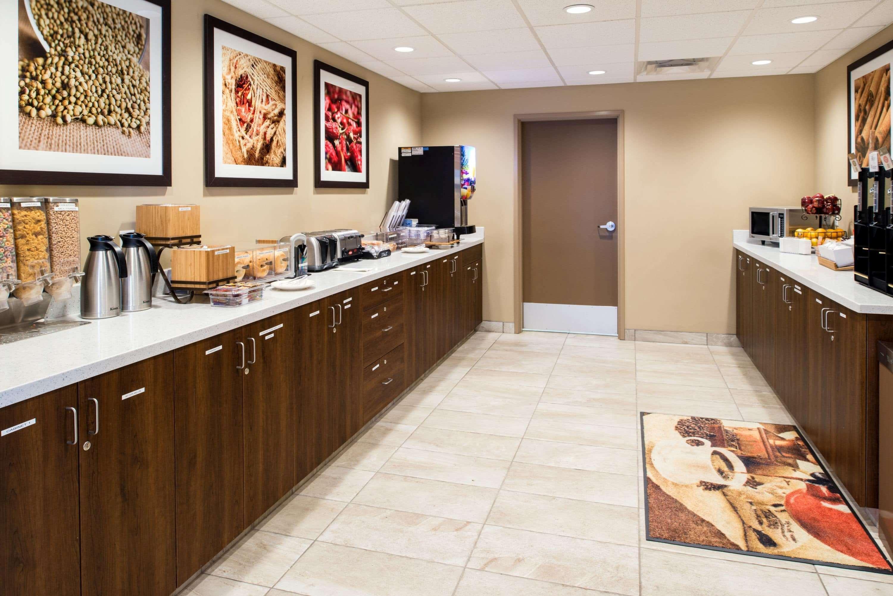 Microtel Inn & Suites By Wyndham Red Deer Penhold Exterior foto