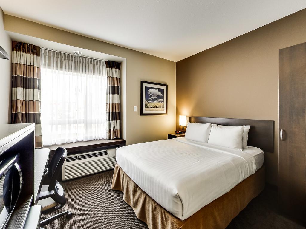 Microtel Inn & Suites By Wyndham Red Deer Penhold Quarto foto